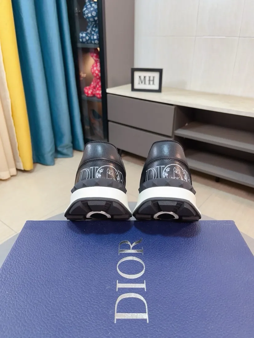 Men's men's shoes 💰438🌹🌹【Dior】Best-selling official website world premiere🔝High-end men's shoes brand official website latest series: The upper is made of imported cowhide with specially designed fabrics➕Mesh breathable lining. Make walking more convenient and comfortable! Compared with the official quality, Midea’s 1:1 replica. Create a fashionable personality to set off your uniqueness! A must-have for trendy men! Classic style. Men's sizes: 38-44.